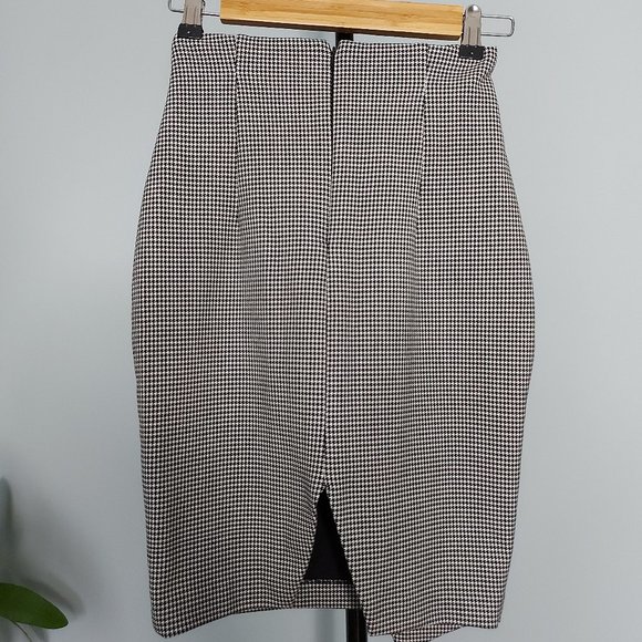 H&M Asymmetrical Houndstooth Pencil Skirt with Faux Wrap Detail - Picture 2 of 7